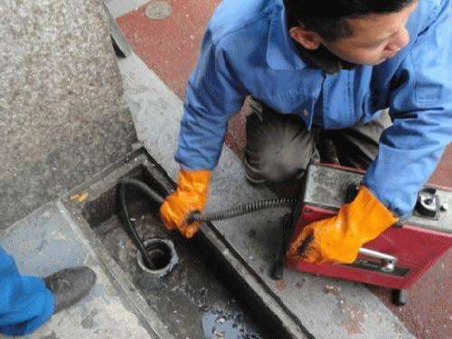 老新镇疏通下水道