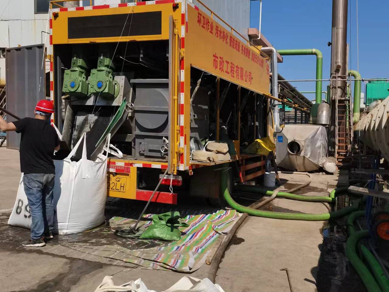 老新镇淤泥压干处理